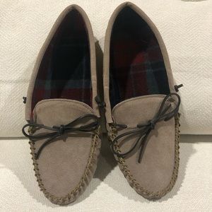 Magellan men’s house slippers.